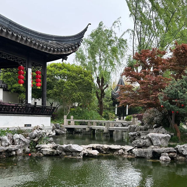 中式建築下的秋日人文
