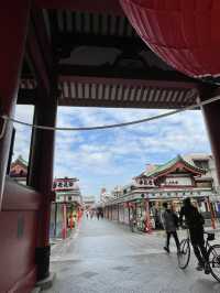 浅草のシンボル「雷門」提灯の下?覗いたことある?