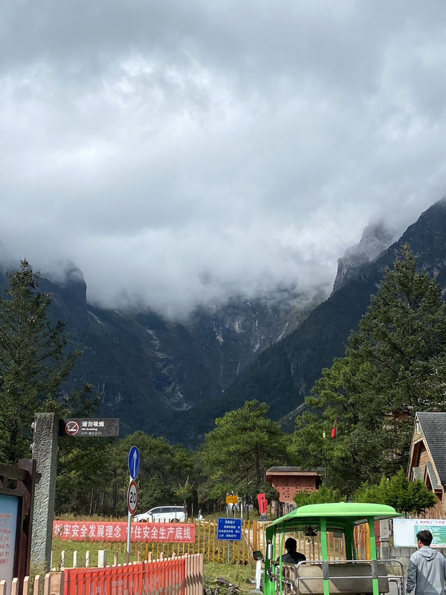 A Majestic Jade Dragon Snow Mountain A Majestic Jade Dragon Snow Mountain