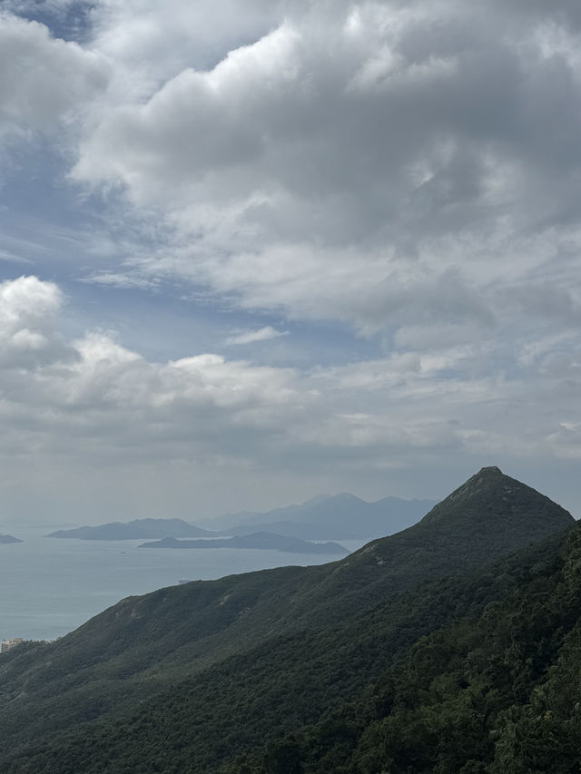Hong Kong Hits: Monster Buildings, Sky-High Views & Epic Local Eats 😍 Hong Kong Hits: Monster Buildings, Sky-High Views & Epic Local Eats 😍
