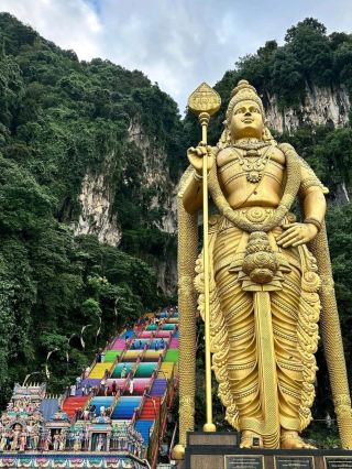 바투 동굴 사원에서의 장엄한 문화 체험