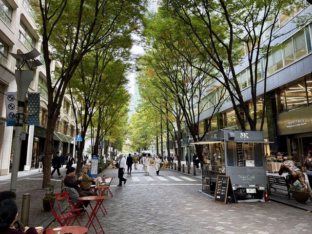 Artful Strolls Through Marunouchi’s Open-Air Gallery 🎨