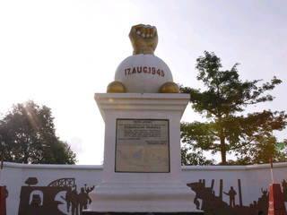 Uncover Indonesia’s historic turning point at Museum Pengasingan Soekarno ✊🏛️—the spot where Soekarno was exiled and where the nation’s independence story took a pivotal leap!
Start your route with the iconic golden fist statue outside (date: 17.AUG.1945)—the ultimate insta-worthy close-up, perfectly framed against a dramatic sky, especially after rain for that moody effect. Step inside to explore authentic rooms used during Soekarno’s time here and immerse yourself in exhibits detailing his journey and Indonesia’s fight for independence. Must-do: pause at the preserved living quarters and read through original freedom proclamations on display; these moments put history right at your fingertips.
Top tip: Visit early in the day for quieter exploration and softer outdoor light. The museum is open Tuesday to Sunday, 08:00–16:00; skip Mondays to avoid closed doors. Weather can shift quickly from cloudy to rainy—bring a waterproof jacket or umbrella if you plan a photo session outdoors (umbrellas work best in steady light rain!). Shoes that handle puddles are a plus, as the landscape gets slippery.
Precaution: Respect all areas marked off-limits; historic artifacts are closely watched, so avoid touching displays. The outdoor garden can get muddy—watch your footing if it's recently rained!
Final tip: This is a cultural gem—bring curious questions, as staff love sharing personal stories and extra details about the site’s role in Indonesia’s history.
#Karawang #MuseumPengasinganSoekarno #IndonesianHistory #CulturalHeritage #TravelTips #tripoutdoor
