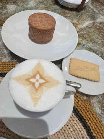 LV The Place Bangkok - Le Café Louis Vuittonのおすすめガイド2025年