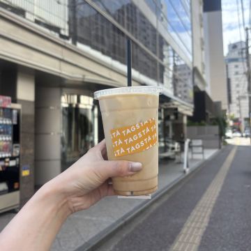 Watanabe-dori] A stylish cafe with an attached art gallery