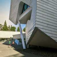 OCMA：🎨  Thom Mayne 打造的藝術殿堂，免費享受藝術與建築之美！
