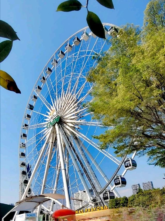 亞洲風情河濱倉庫景點