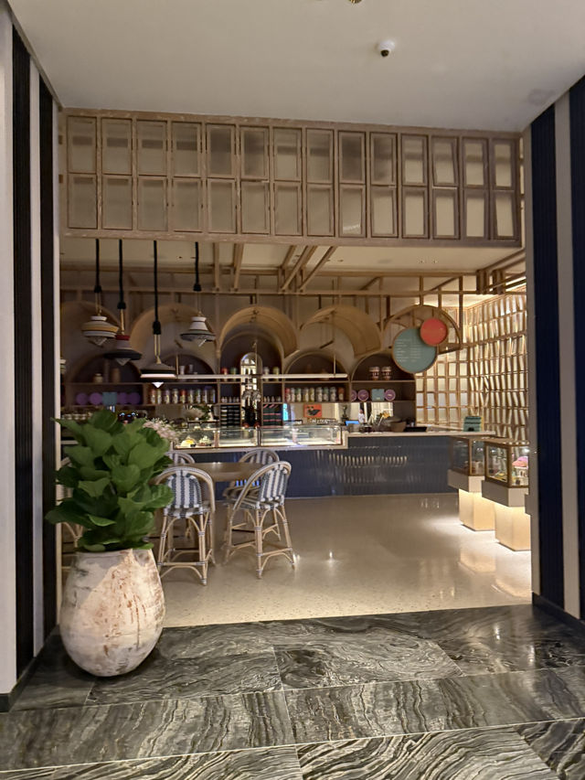 Checking in at the Mandarin Oriental Singapore