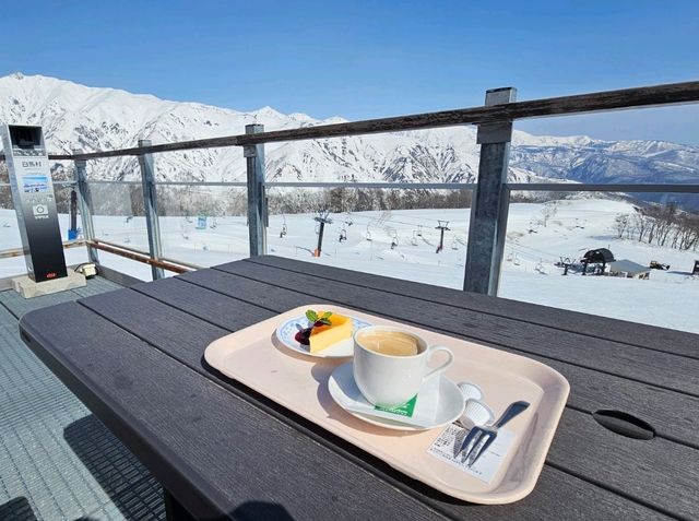 Spring Skiing in Hakuba Goryu – 15 Days of First Lifts, Carving & Valley Walks