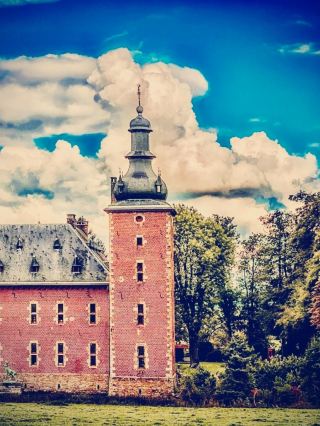 Curtius Museum Red Brick Courtyard Arrival Dust Smell