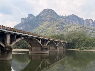 Wuyishan: Mountains, Tea Fields and an Amazing Bamboo Raft Experience