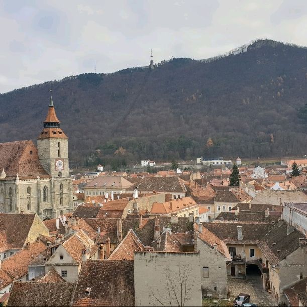 🌆🖤 Black Tower: Exploring the Gothic Marvel in Brasov! 🏰✨


