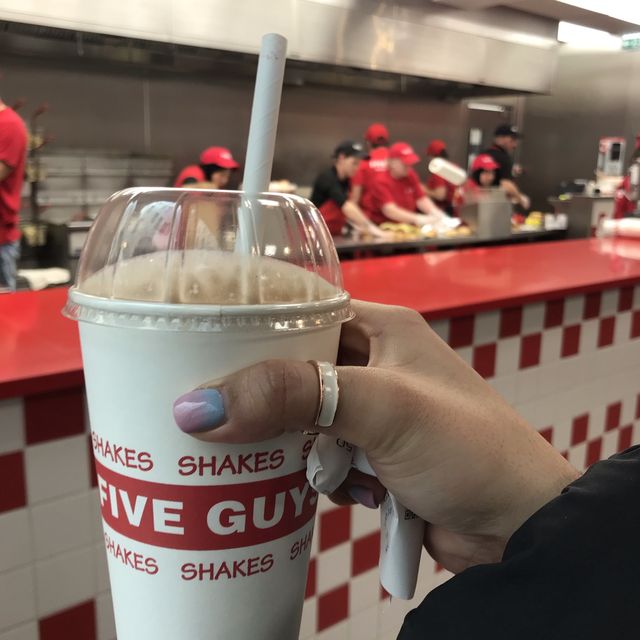 นั่งรถไฟมากิน Five Guys ที่เวียนนา! 🍔🇦🇹