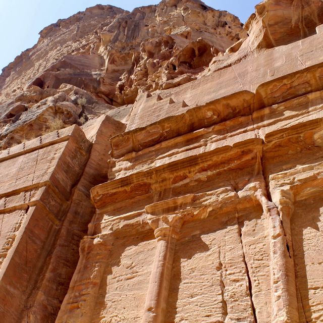 Gateway to Petra's Ancient Secrets 🚶‍♂️