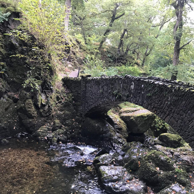 A waterfall to the lakes 