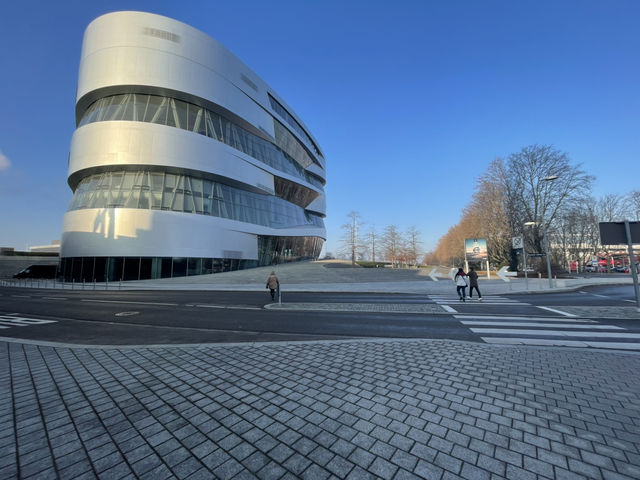Mercedes Benz Museum - the legend