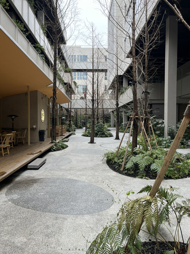 Shanghai | Brilliant Columbia Circle with chill vibe 