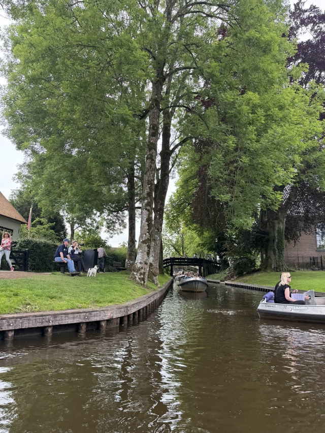  【オランダ、ヒートホールン（Giethoorn）】オランダのヴェネツィアでボートツアーと散歩