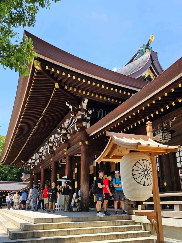 ⛩️ Meiji Jingu Shrine: Early Morning or Afternoon Visit? 🌅🌇