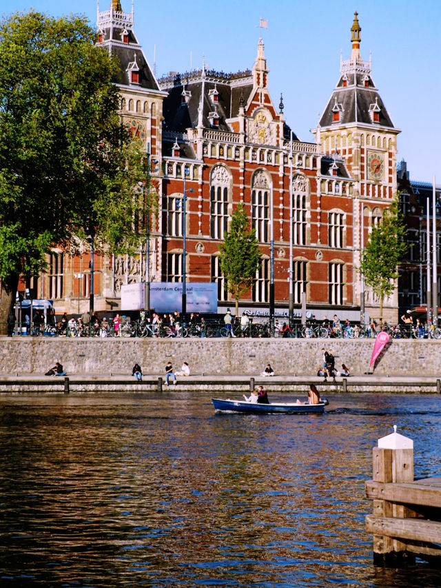 ☀️💸 Summer Budget Trip to Amsterdam — Explore the Canals Without Breaking the Bank!