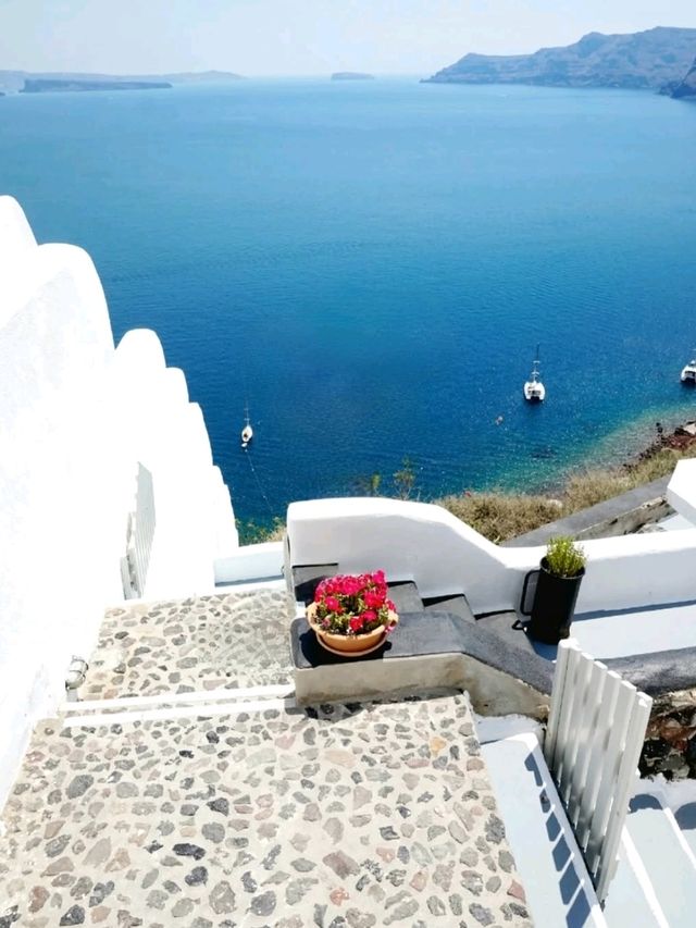 🌅 Where Sunsets Kiss the White Walls – Oia, Santorini, Greece