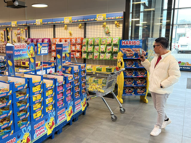  “Kids and grown-ups love it so – the happy world of Haribo!” 🇩🇪✨ 