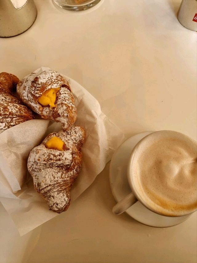 Tasty Moments at Mercato Ballarò – A Foodie’s Delight in Palermo