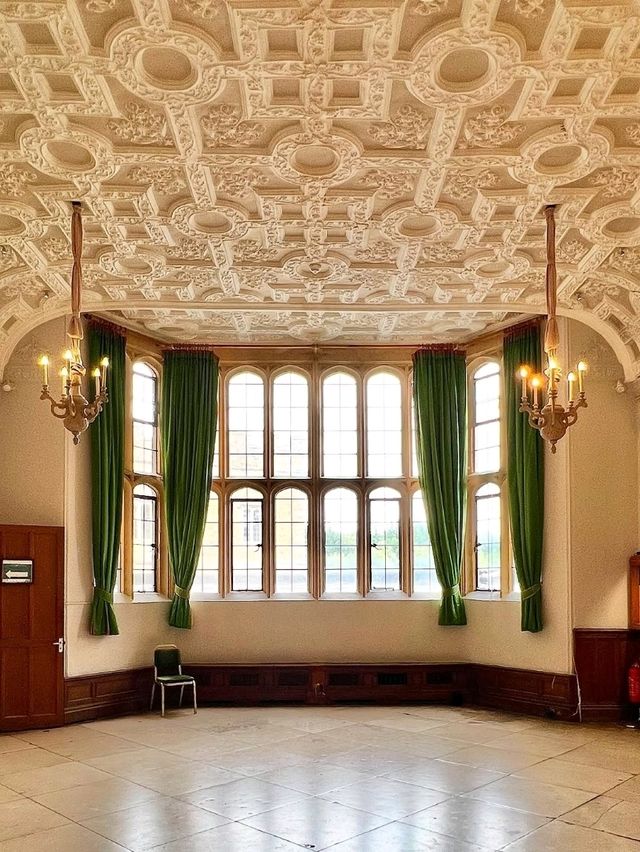  🏰🌸 “A Castle on Water: My Elegant Escape to Leeds Castle” ✨🇬🇧