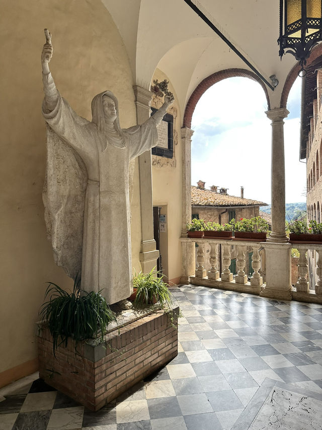 Siena’s Cathedral Quarter: A Medieval Wonderland Awaits!