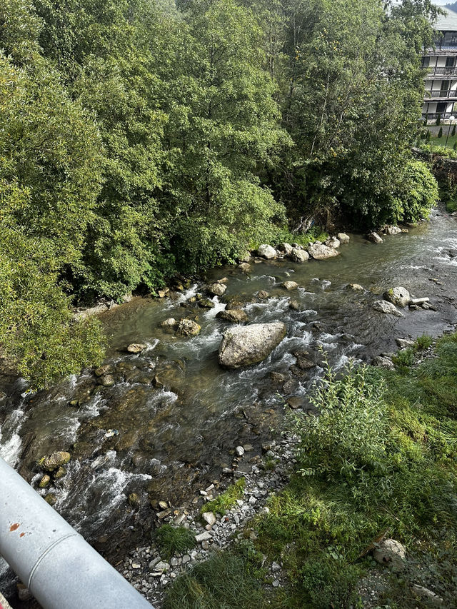 Escape into nature just an hour from the Bucharest? 🏔️