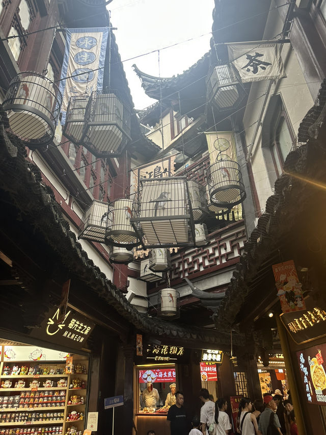 Yuyuan Old Street in Shanghai Yuyuan Old Street in Shanghai