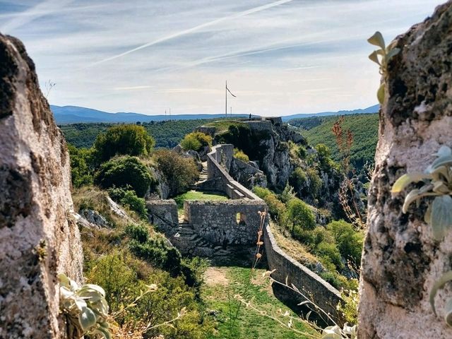 Knin Fortress: Croatia's Majestic Sentinel 🏰