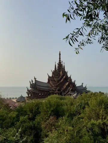 真理寺——芭堤雅的必訪之地