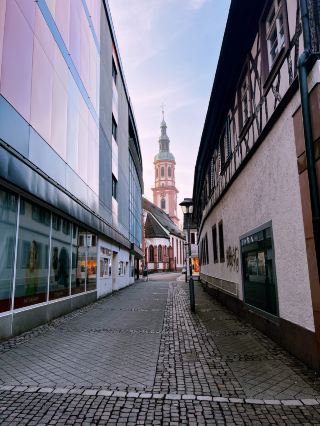 เก่าแต่ยังคงงดงาม: เดินชมใจกลางเมืองออฟเฟนบูร์กในยุคบาโรก 🇩🇪
