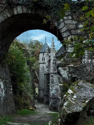 Kapel Tersembunyi Bak Negeri Dongeng di Brittany