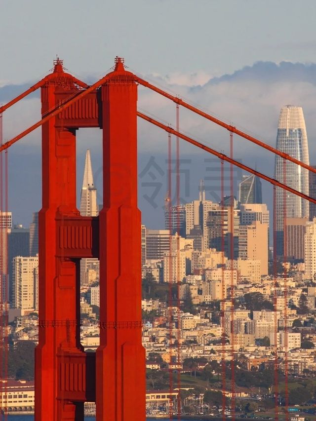 The Golden Gate Bridge is the main symbol of San Francisco, USA, which can be appreciated from all angles and at different times.