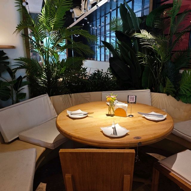 Warm Culinary Haven at Mama Kelly