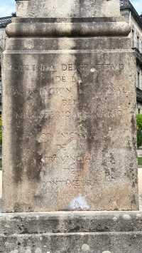 獻給政治家愛德華多·維森蒂的紀念碑Monumento a V