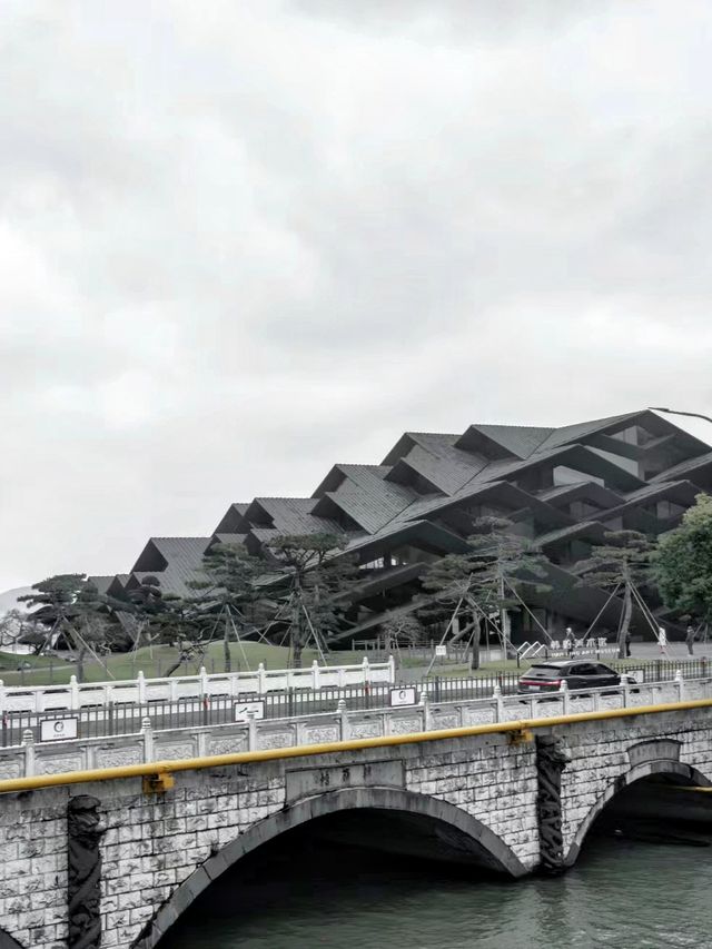 在東錢湖畔揚起的藝術風帆