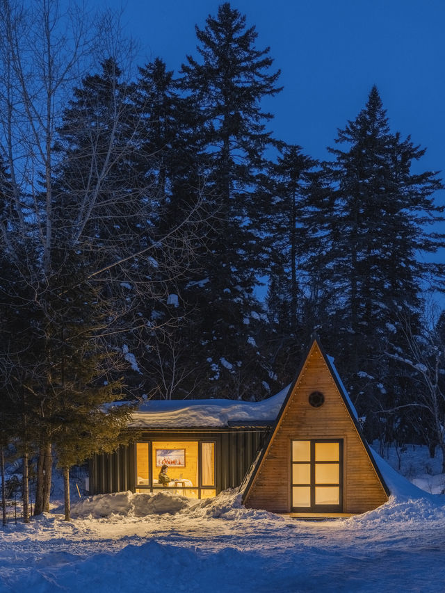 這個冬天，終於住進了童話裡的森林小木屋