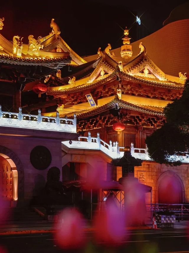 上海新年限時亮燈靜安寺同框鬱金香啦！