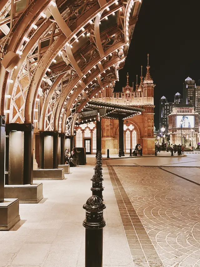 If you don't go to Londoner in Macau at night | Then you might as well not come to Macau