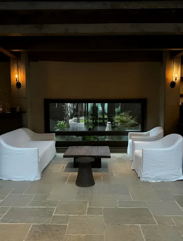 A new homestay has opened in Jingdezhen, located within the Porcelain Origin Garden!