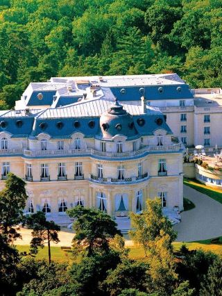 🏰✨ Chantilly's Luxe Retreat: Chateau Mont Royal 🌟