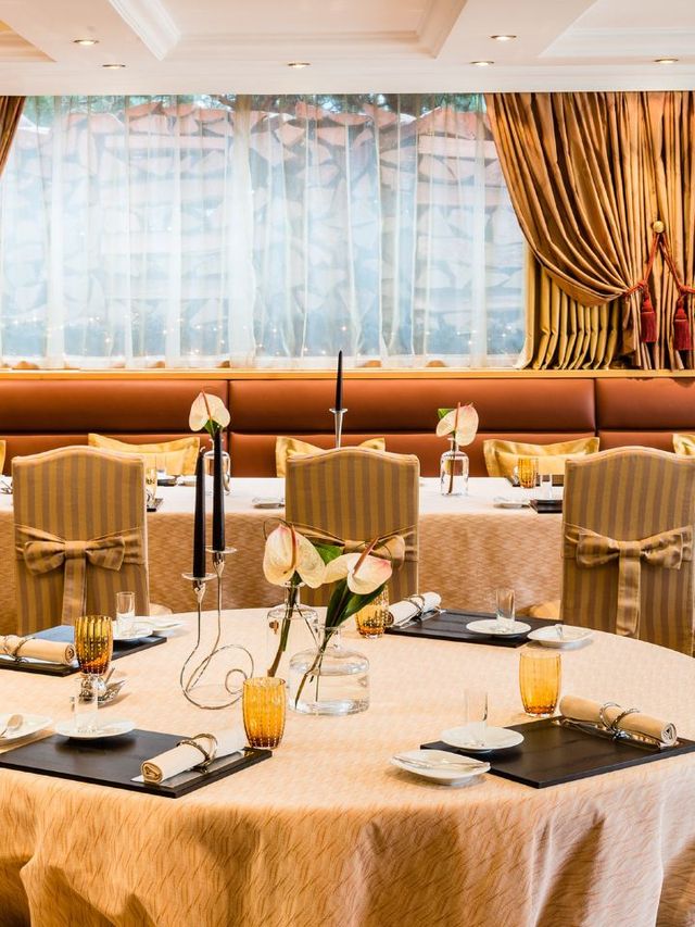 🏔️ Selva di Val Gardena's Luxe Stay: Alpenroyal 🌟