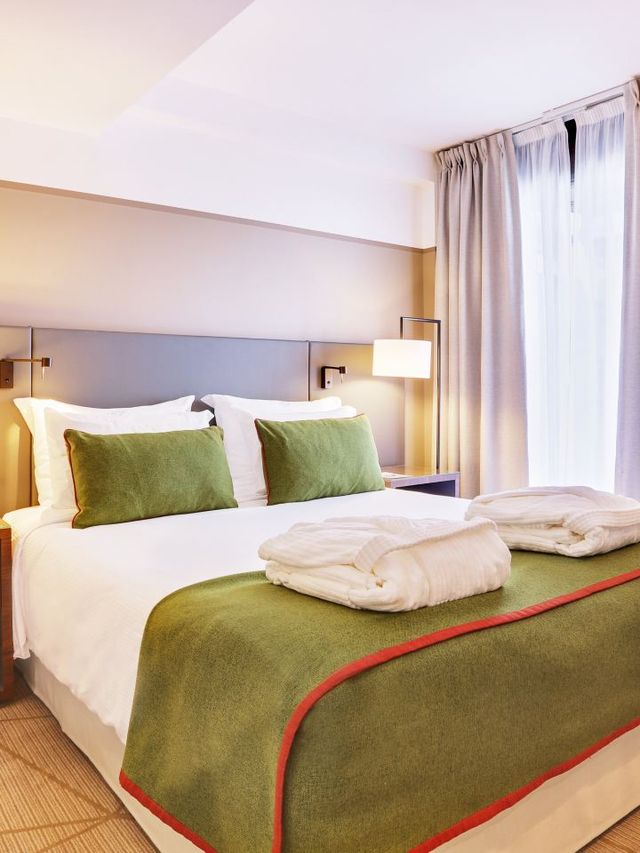 🏨✨ Parisian Elegance: Fraser Suites La Défense 🌟