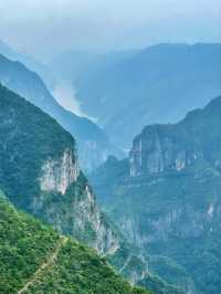 滿月照耀山城，中秋自駕遊重慶——探索魔幻霧都的三天兩夜之旅。