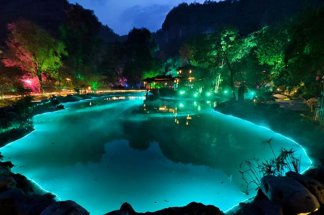 中秋夜放河燈,夢幻桃花源。
