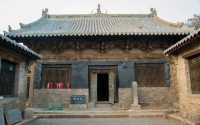 高鐵佛寺位於米山鎮米西村上西門街鐵佛寺巷內，是明清時期的建築。曾於金大定七年(1167年)歸安過鐵佛一尊，遂以此為寺名。