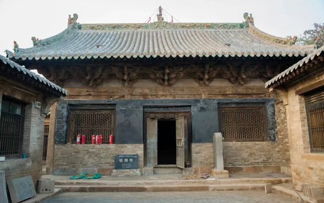 高鐵佛寺位於米山鎮米西村上西門街鐵佛寺巷內，是明清時期的建築。曾於金大定七年(1167年)歸安過鐵佛一尊，遂以此為寺名。